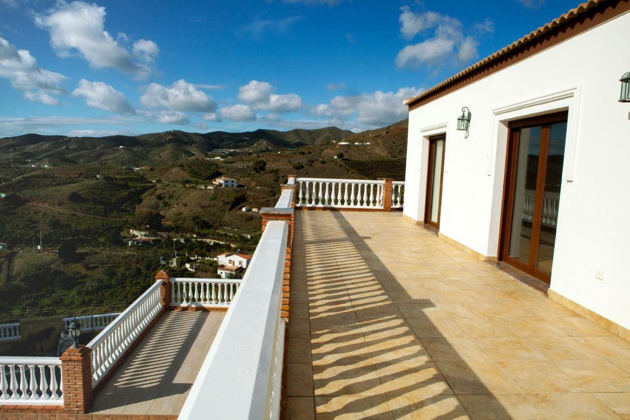 Villa El Palomar Azul With Pool And Sea View Benajarafe Kültér fotó